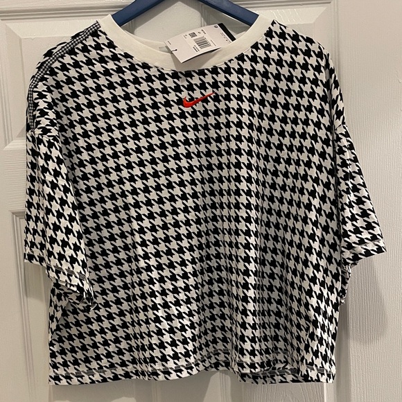 Nike Tops - NWT...Nike Black and White Houndstooth Crop Tee with Red Swoosh